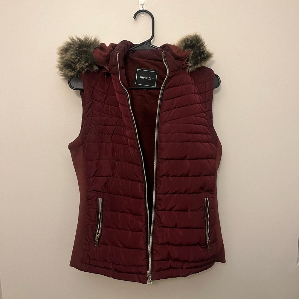 Puffer vest with hood